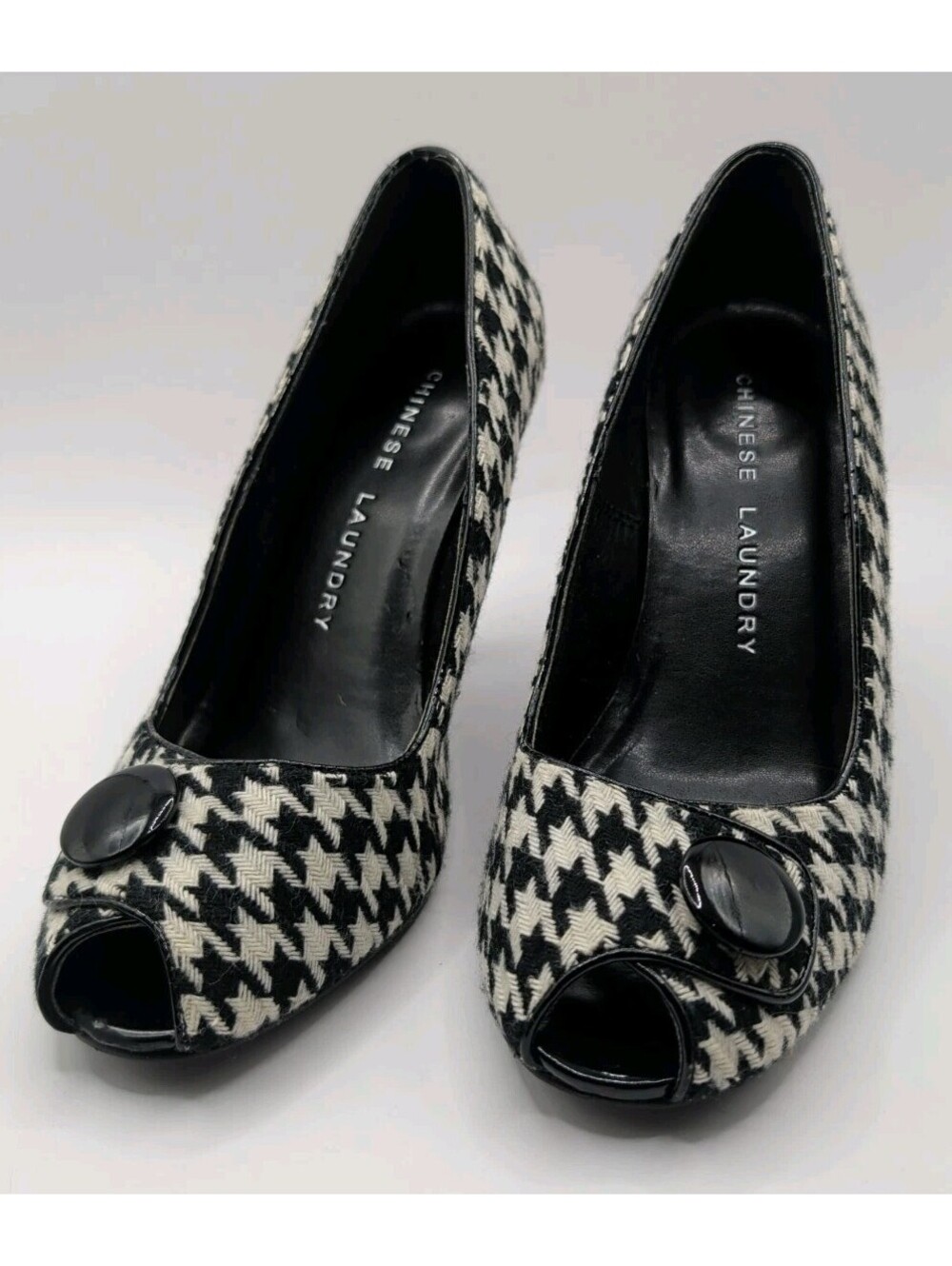 Vintage Chinese Laundry Women's Cutie Open Toe Button Pump Heels Size 6M 2006